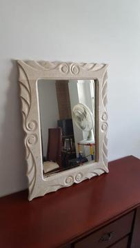 espejo con marco de marmol