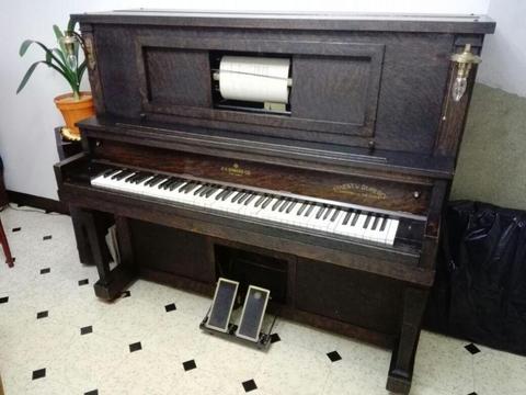 Piano Pianola antigüedad R.S. Howard Co. Se vende o permuta por piano o vehículo