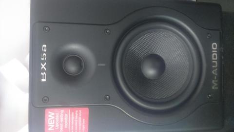 MONITORES DE ESTUDIO M AUDIO BX 5 A DELUXE