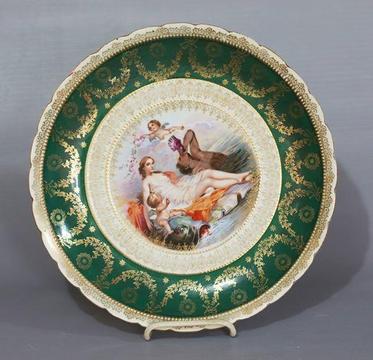 Plato inglés antiguo de porcelana. Con pintura y detalles en oro. Marca: BL, fabricado antes de 1.862