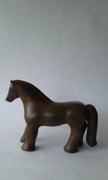 Figura de caballo en cerámica