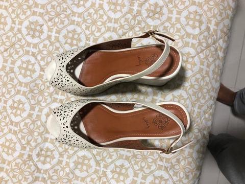 Sandalias Velez Beige Nuevas Talla 37