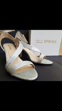 Tacones de Lujo Call It Spring
