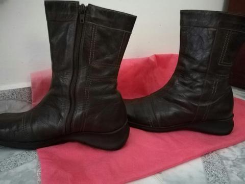 Hermosas Botas en Cuero Marca Aquiles