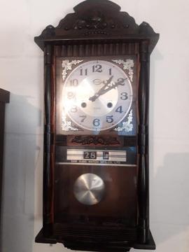 Reloj Antiguo de Pendulo