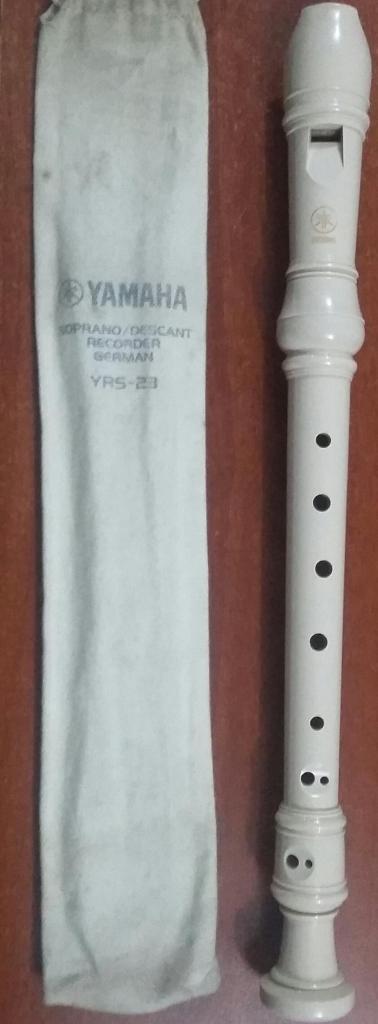 Vendo flauta dulce marca Yamaha YRS23, separable en tres piezas, en buen estado