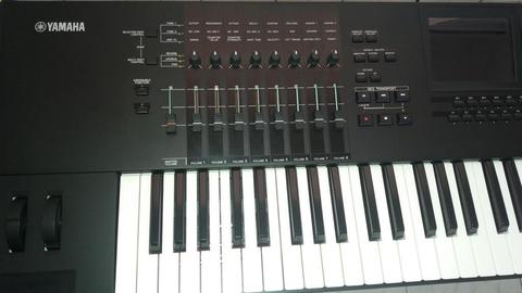 Sintetizador Yamaha Motif XF7