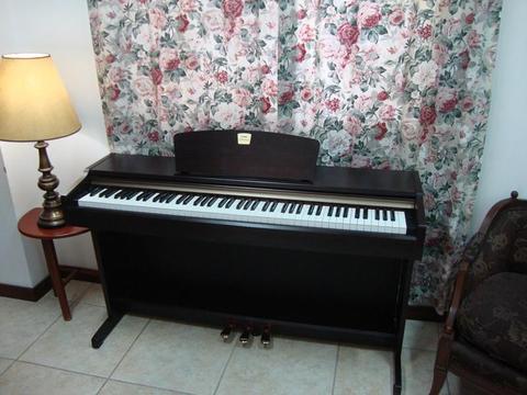 Piano YAMAHA CLAVINOVA modelo CLP115 como nuevo!