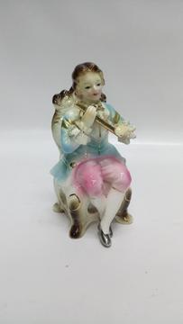 Porcelana Francesa de Hombre Y Silla