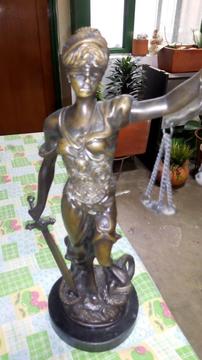 Vendo Rsculura en Bronce Maciza con Base