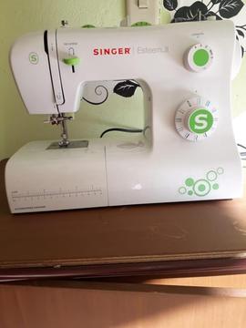 Se vende Maquina de coser marca SINGER a 550.000 COP