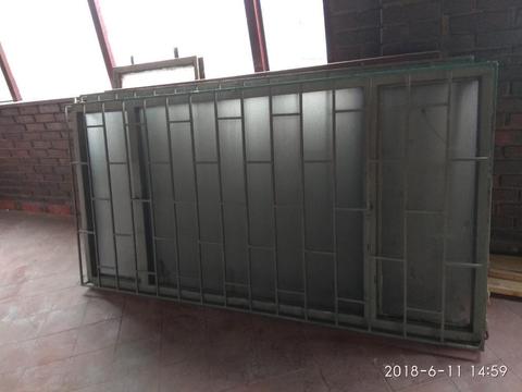 Vendo Cambio Ventanas con Rejas Y Vidrio