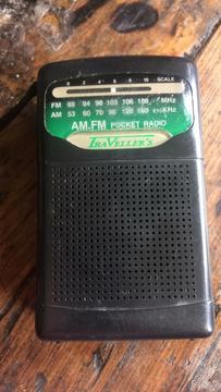 Radio Pequeño Antiguo a Baterias