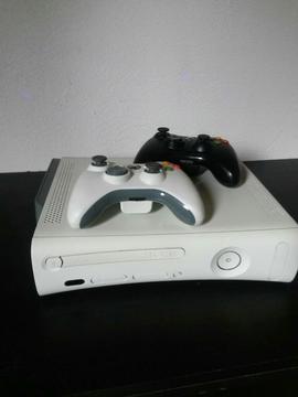 Vendo Xbox 360 con Dos Controles