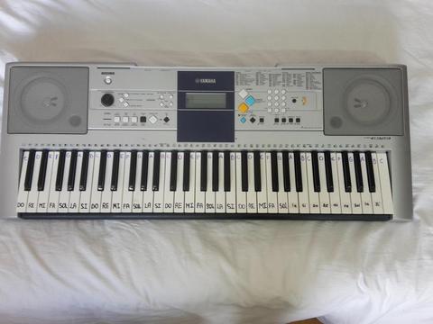 teclado organeta yamaha psr E323