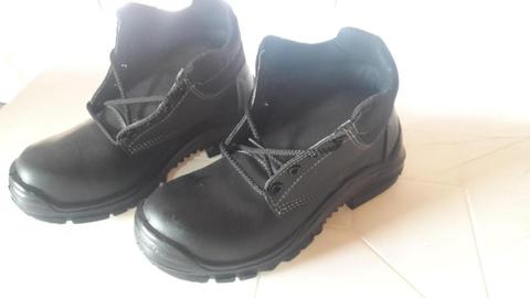 botas industriales nuevas marca 3025 TORNADO NEGRA