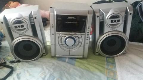 Se Vende Equipo de Sonido Y Mesa