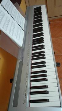 Piano Yamaha P95 en Buen Estado