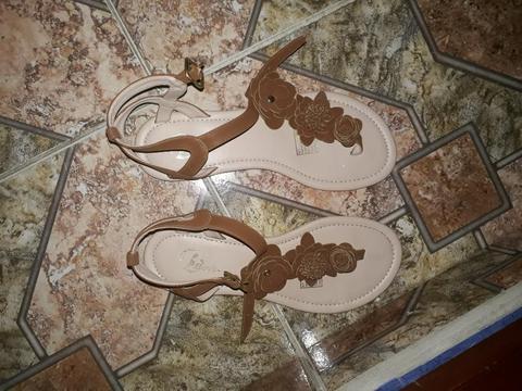 Vendo Sandalias Bata