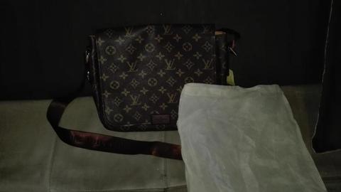 Bolso Louis Vuitton para tus salidas trabajo o negocios