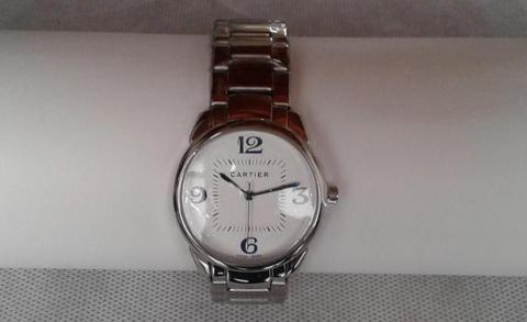 Vendo reloj plateado. NUEVO