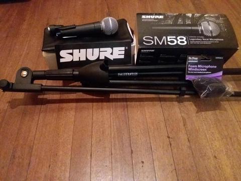 Micrófono Shure Sm58 Con Stand Y Cable nuevo!