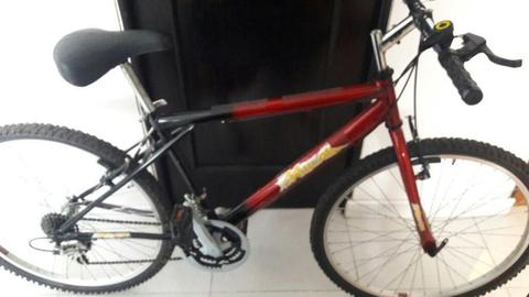 Vendo bicicleta roja con negro nueva