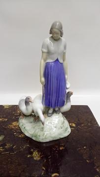 Porcelana Mujer Y Patos Antigua Germany