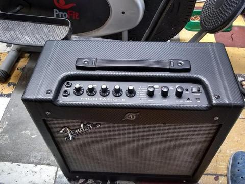 Amplificador Fender Mustang ii 40W