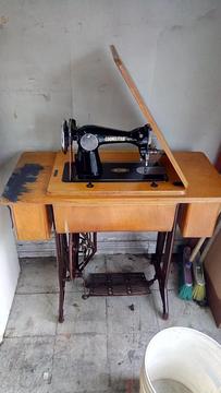 Maquina de coser de pedal marca Coomilitar totalmente original