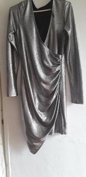 Hermoso Vestido de Gala Plateado. Barato