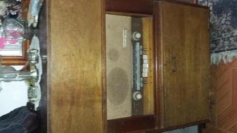radio tocadiscos antiguo
