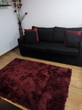Sofa Cama color negro incluye 4 cojines y alfombra