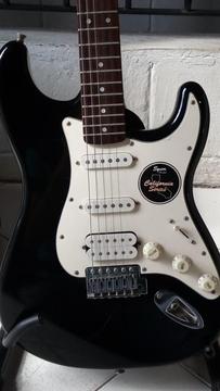 COMBO Guitarra eléctrica Fender Squier Strat california series incluye Atril y Amplificador Fender Mustang II 110W