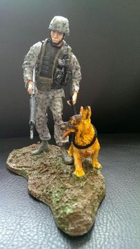Figura Militar K9 en Resina