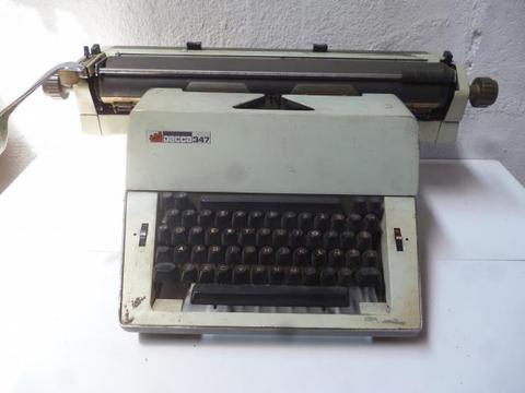 antigua maquina de escribir para decoracion