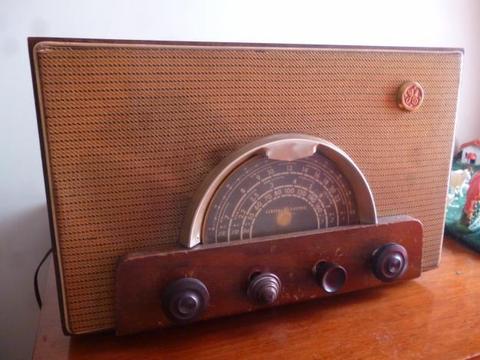 antiguo radio de tubos, coleccionable