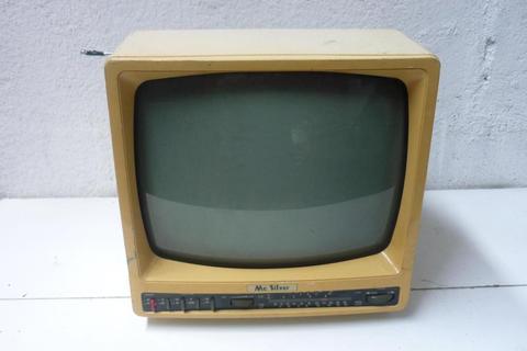 antiguo radio y televisor blanco y negro, coleccionable