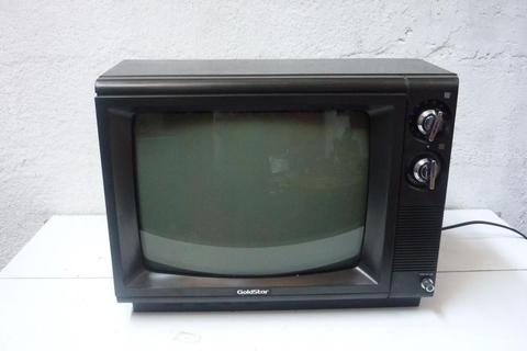 antiguo televisor analogo. color. coleccionable y decorativo