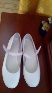 Zapatos Mafalda Blancos en Cuero