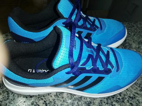 Running Adidas. Zapatillas