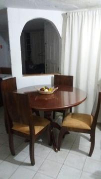 Se Vende Comedor con Vidrio Y 4 Sillas