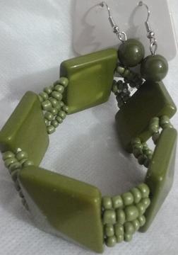 MANILLA PULSERA CUADROS Y ARETES VERDE