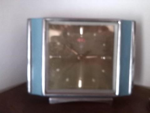 Reloj rectangular de cuerda