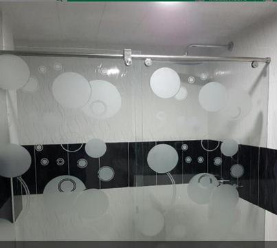 DIVISIONES DE BAÑO CON SISTEMA EN ACERO