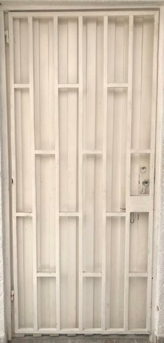 PUERTA CON REJA, VENTANA DE 2 NAVES CON VIDRIO ESPEJO Y REJA BARATO!!