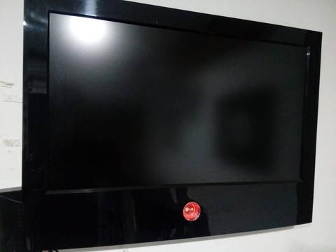 TV LCD DE 32 COMO NUEVO