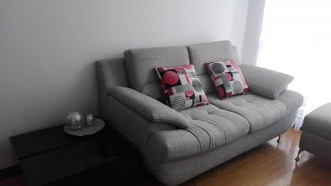 SOFA DE SALA Y EQUIPO DE SONIDO