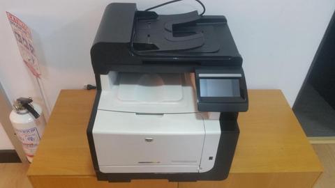 Impresora Multifunción en color HP LaserJet Pro CM1415fnw