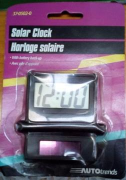 Reloj digital solar, números grandes